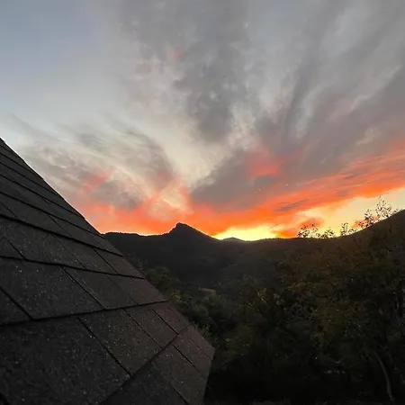 De Les Flors Деревянный коттедж