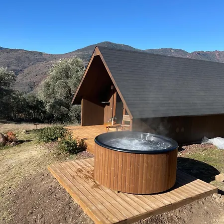 Деревянный коттедж De Les Flors *